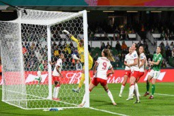 Sao Ireland đá phạt góc ghi bàn như Tuyết Dung, gây sốt World Cup nữ 2023