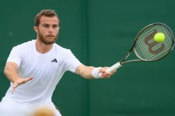 Thể thao - SAO tennis bị đề nghị cấm thi đấu, "giở trò" khi còn 1 điểm nữa là thua