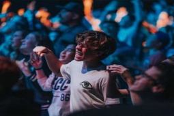 Sức khỏe đời sống - Thanh niên thủng phổi vì la hét cổ vũ idol