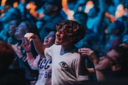 Sức khỏe đời sống - Thanh niên thủng phổi vì la hét cổ vũ idol