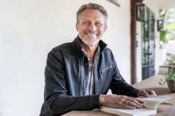 Sức khỏe đời sống - Tiến sĩ 63 tuổi đã hạ thấp tuổi sinh học 20 năm, đây là thói quen hằng ngày của ông