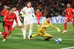 Bóng đá - Thủ môn Kim Thanh lại hóa "người nhện" ĐT nữ Việt Nam, khiến sao BĐN nản lòng