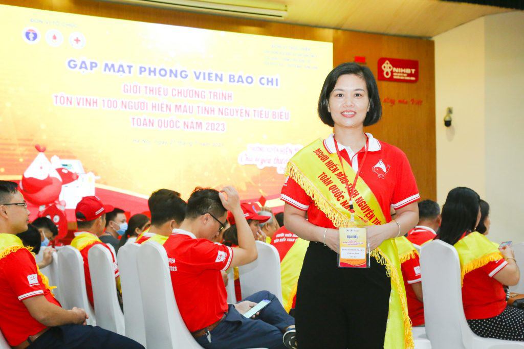 Chị Nguyễn Thị Thanh Thủy, giáo viên trường Tiểu học Đại Đồng, huyện Tiên Du, tỉnh Bắc Ninh là một trong 100 người hiến máu.