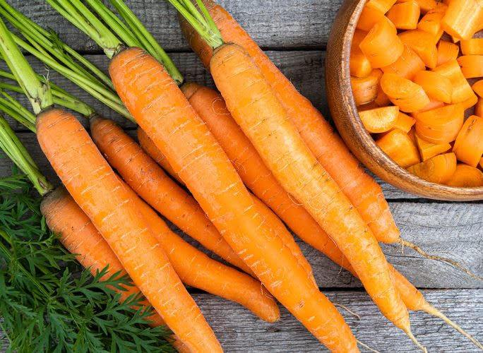 Có nên gọt vỏ cà rốt trước khi ăn? Câu trả lời khiến nhiều người bất ngờ - 1