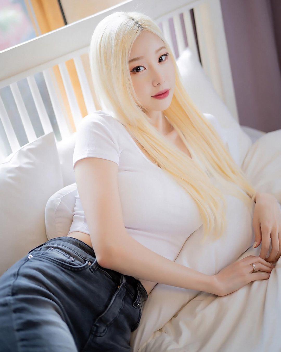 Vẻ đẹp ngọt ngào của "nữ thần cổ vũ" làm mẫu trang bìa tạp chí đàn ông Hàn Quốc - 6