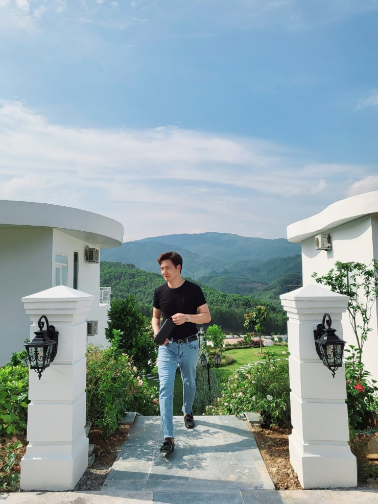 Mạnh Trường tậu biệt thự view núi, Việt Anh có cơ ngơi sang chảnh như khách sạn 5 sao - 3