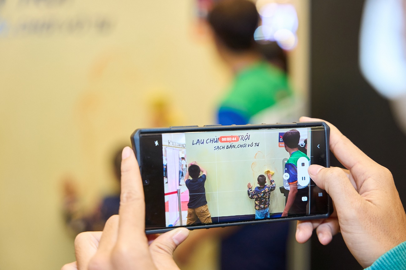 Đối với Dulux EasyClean, niềm vui tuổi thơ có thể bắt đầu bằng những hoạt động đơn giản