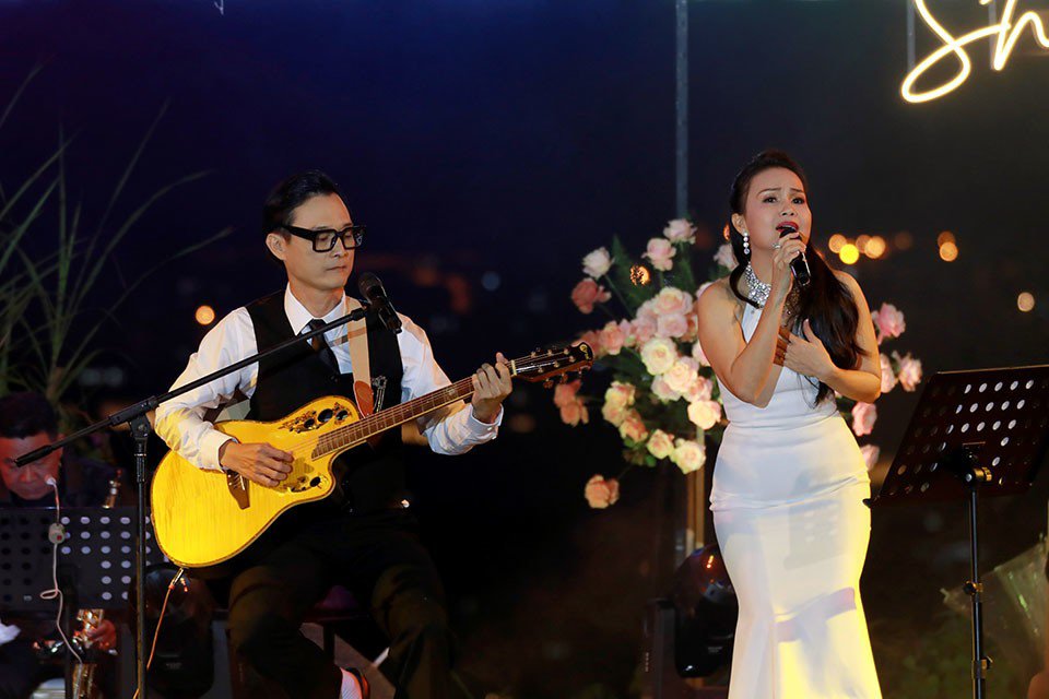 Cẩm Ly hát trong đêm nhạc của nhạc sĩ Nguyễn Nhất Huy