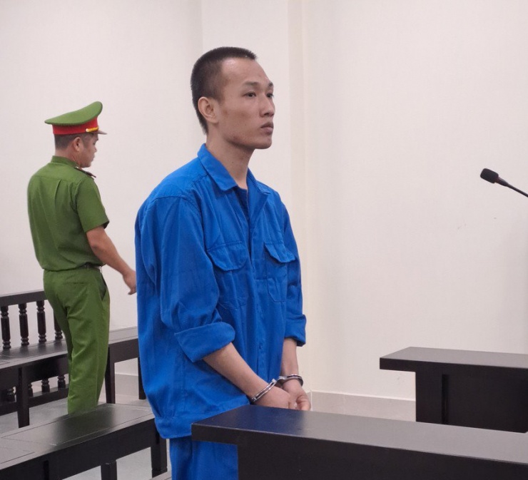 Bị cáo Nguyễn Thanh Huy lãnh án 16 năm tù về tội giết người. Ảnh: TX