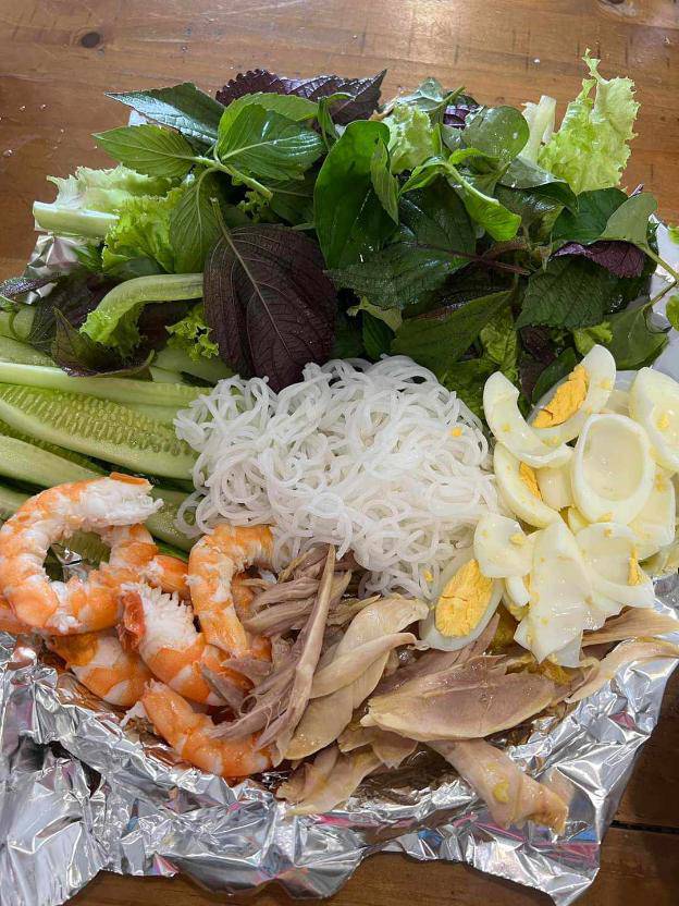 Món cuốn đặc biệt của H'hen Nie nhìn thôi đã muốn ăn ngay. Ảnh: Facebook nhân vật