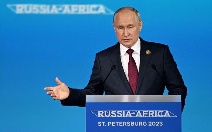 Tổng thống Nga Vladimir Putin phát biểu tại Hội nghị thượng đỉnh Nga - châu Phi ở St Petersburg hôm 27-7 - Ảnh: SPUTNIK