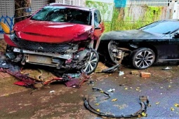 Tin tức trong ngày - Bắt tạm giam đối tượng cố ý lái xe tông liên tiếp vào ô tô đậu trước cửa nhà vợ cũ