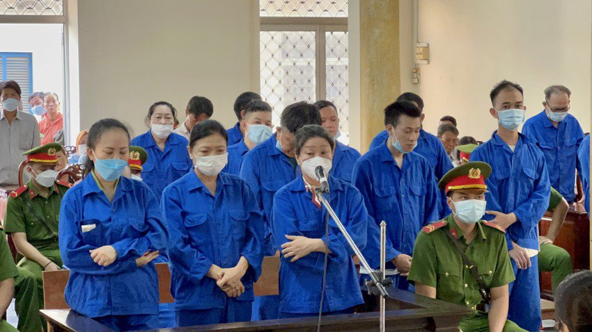 Các bị cáo tại toà sáng nay. Ảnh: HD