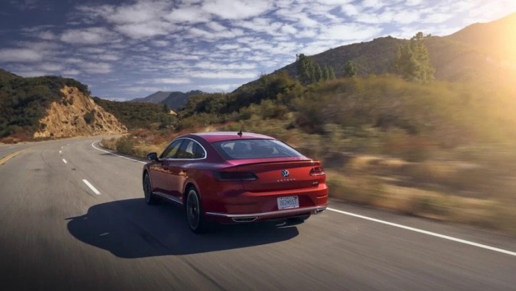 Volkswagen Arteon 2021 có giá trung bình hơn 780 triệu đồng. Ảnh: Motorbiscuit.