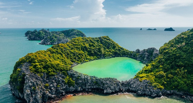 Ngoài ra, Cát Bà còn được mệnh danh là "miền biển hoang dã" (Ảnh: Hai Le Cao)