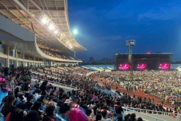 Concert BLACKPINK: Giao thông tắc nghẽn, Hà Nội đổ mưa lớn