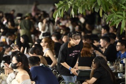 Tin tức trong ngày - Đêm nhạc Blackpink: Quán cà phê chật kín chỗ, doanh thu tăng gấp nhiều lần