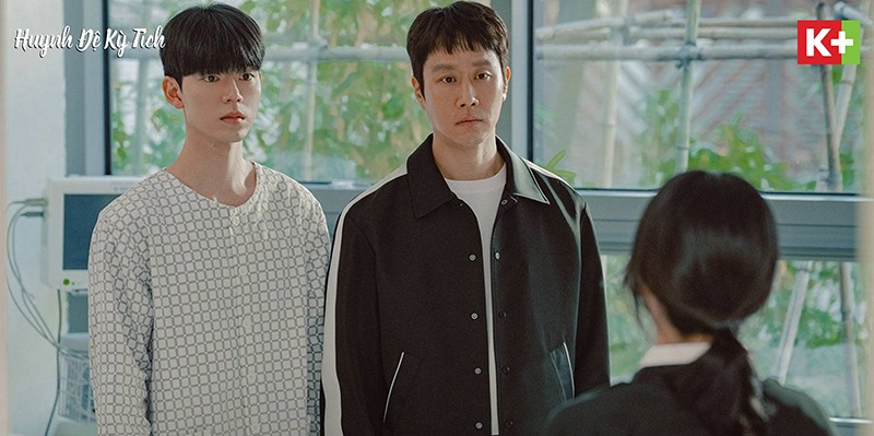 Những điều bí ẩn liên tục diễn ra, tiền đề cho một tình anh em kỳ lạ