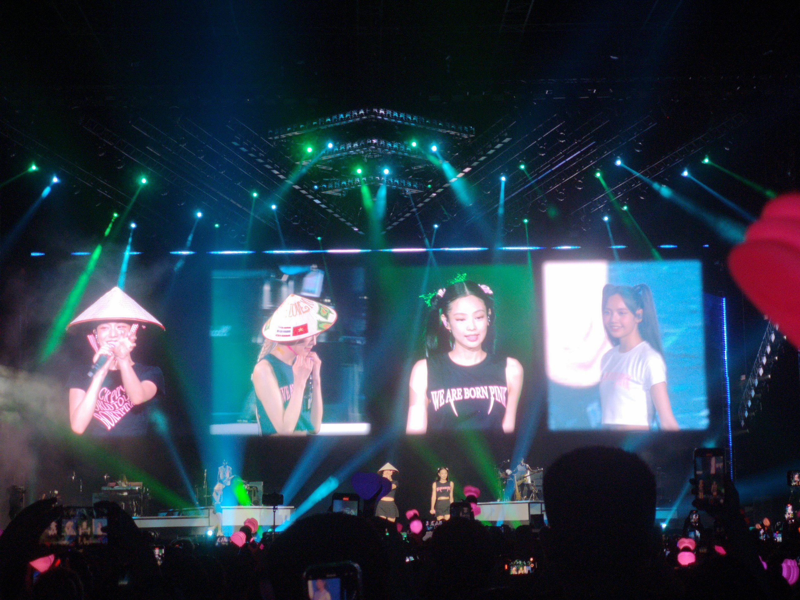 Khán giả nói gì sau đêm nhạc đầu tiên của Blackpink tại Mỹ Đình? - 6