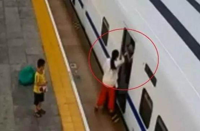 Người phụ nữ gây chuyện với tiếp viên tàu. Ảnh: Phụ nữ Việt Nam