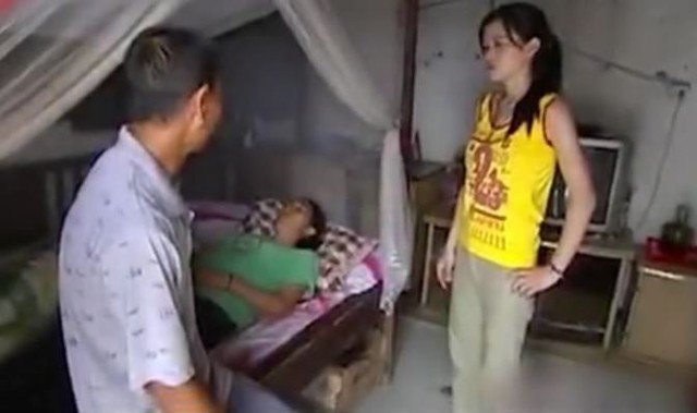 Người phụ nữ liệt 16 năm bất ngờ tự đi được sau khi chồng đi làm xa, cháu gái phát hiện sự thật sốc - 4