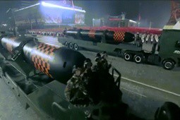 Triều Tiên lần đầu phô diễn phương tiện không người lái 'sóng thần' trong cuộc duyệt binh