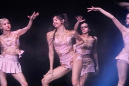 Đời sống Showbiz - Fan đổ xô tìm mua vé concert BLACKPINK ngày 2, "phe vé" liền tăng giá chóng mặt