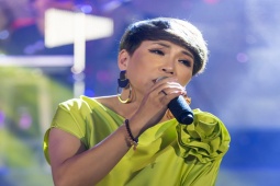 Giải trí - "Sầu nữ" Hương Giang nghẹn ngào tưởng nhớ mẹ và chồng quá cố