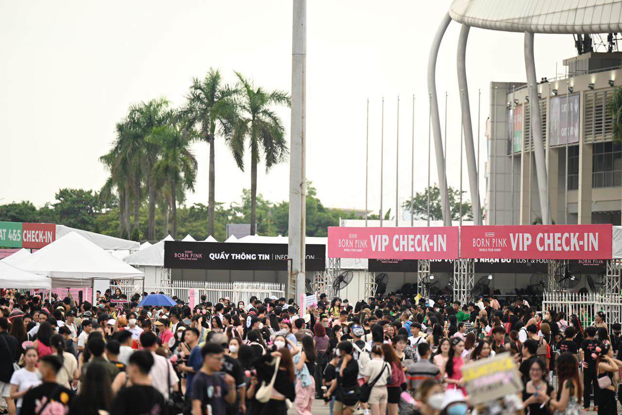 Khu vực checkin không một khoảng trống.