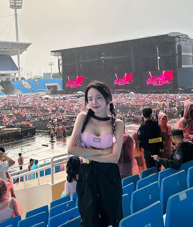 Fangirl gây chú ý với nhan sắc xinh đẹp