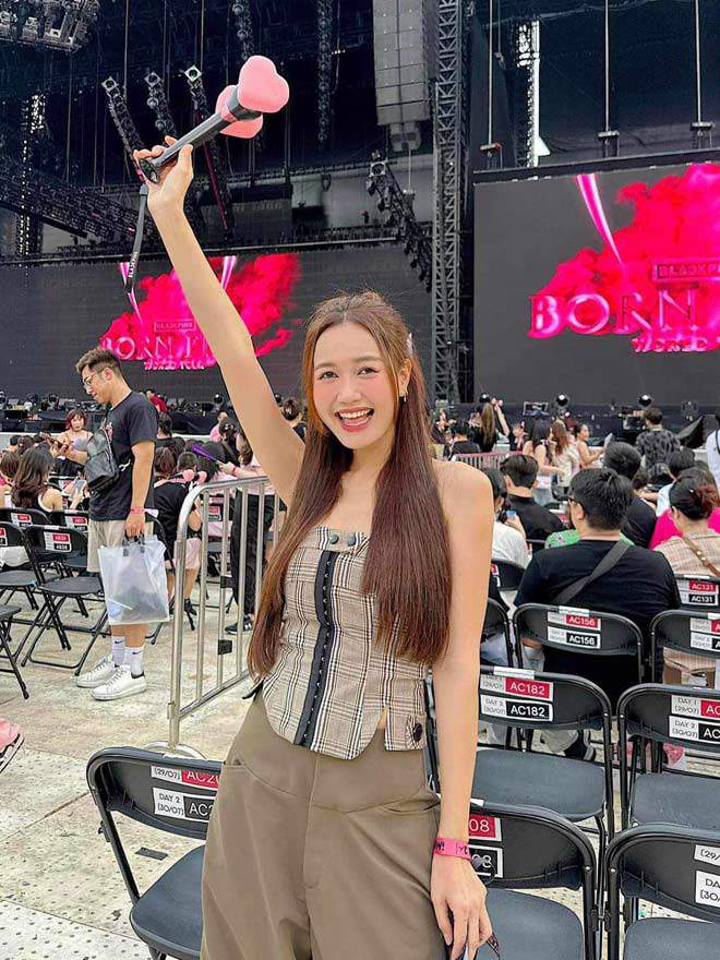 Nhung Gumiho cũng "cháy hết mình" cùng thần tượng