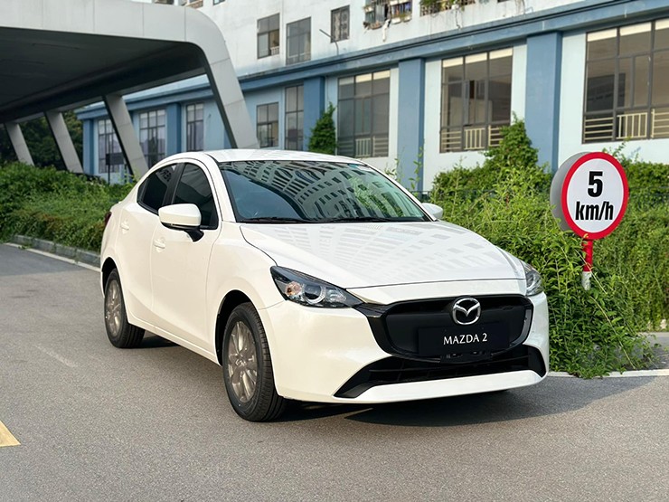 Lộ thông số Mazda2 2024 bản rẻ nhất sắp bán tại Việt Nam - 1