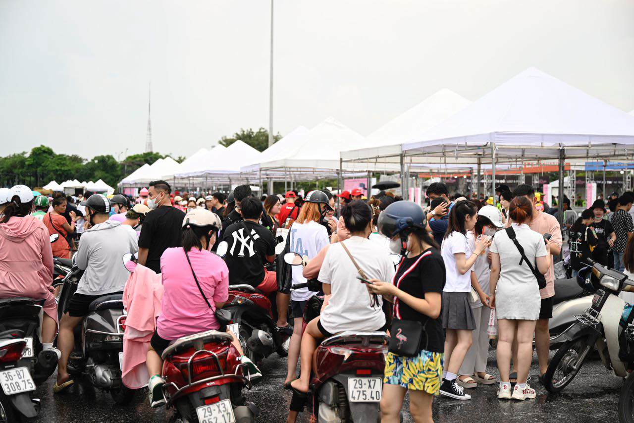 Thị trường vé trước đêm nhạc thứ 2 Blackpink diễn ra sôi động