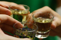 Dân nhậu chú ý, uống rượu thường xuyên sẽ làm giảm 5 chức năng chính của cơ thể
