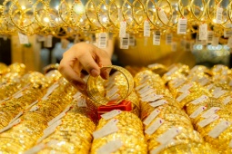 Kinh doanh - Giá vàng hôm nay 31/7: Đầu tuần mới, giá vàng tăng hay giảm?
