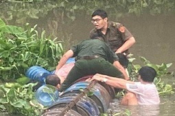 Tin tức trong ngày - Đang cấp mã số định danh cho người dân, cán bộ Công an lao xuống sông cứu cô gái