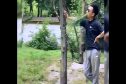 Clip hài hước - Những con người tỏ ra "kém miếng khó chịu"