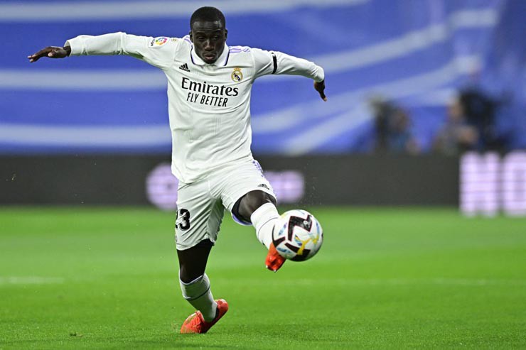 Ferland Mendy trở thành "vua chấn thương" ở Real