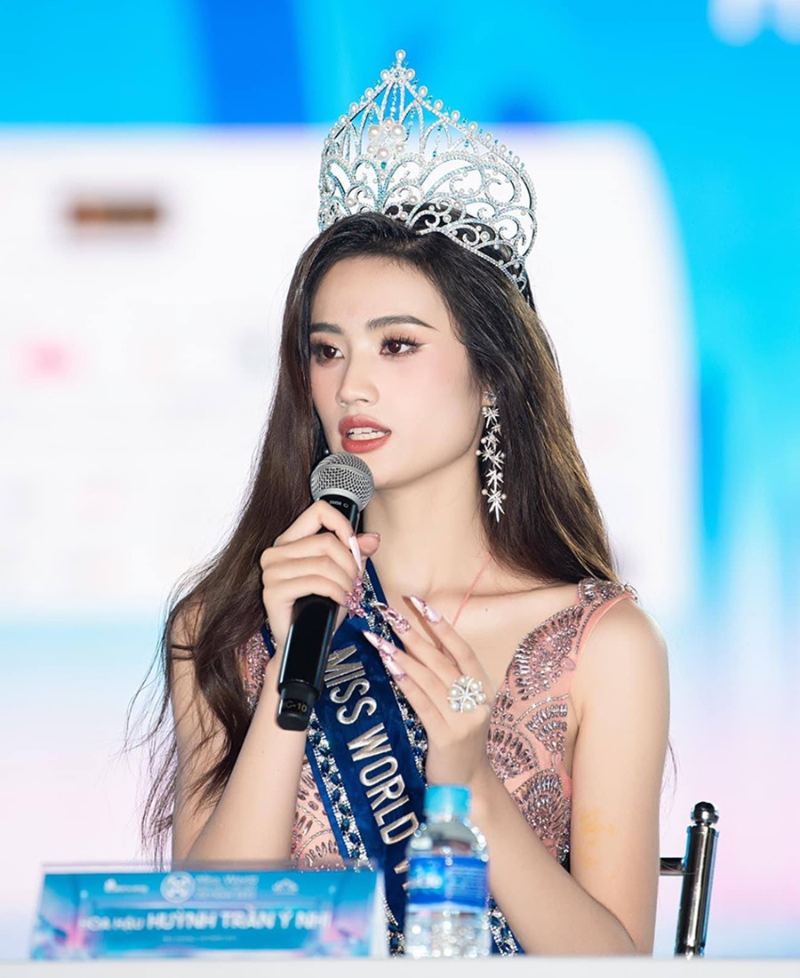 Nhiều hội nhóm anti được lập lên sau những câu trả lời trước truyền thông của Ý Nhi. Có group sở hữu 150.000 thành viên.