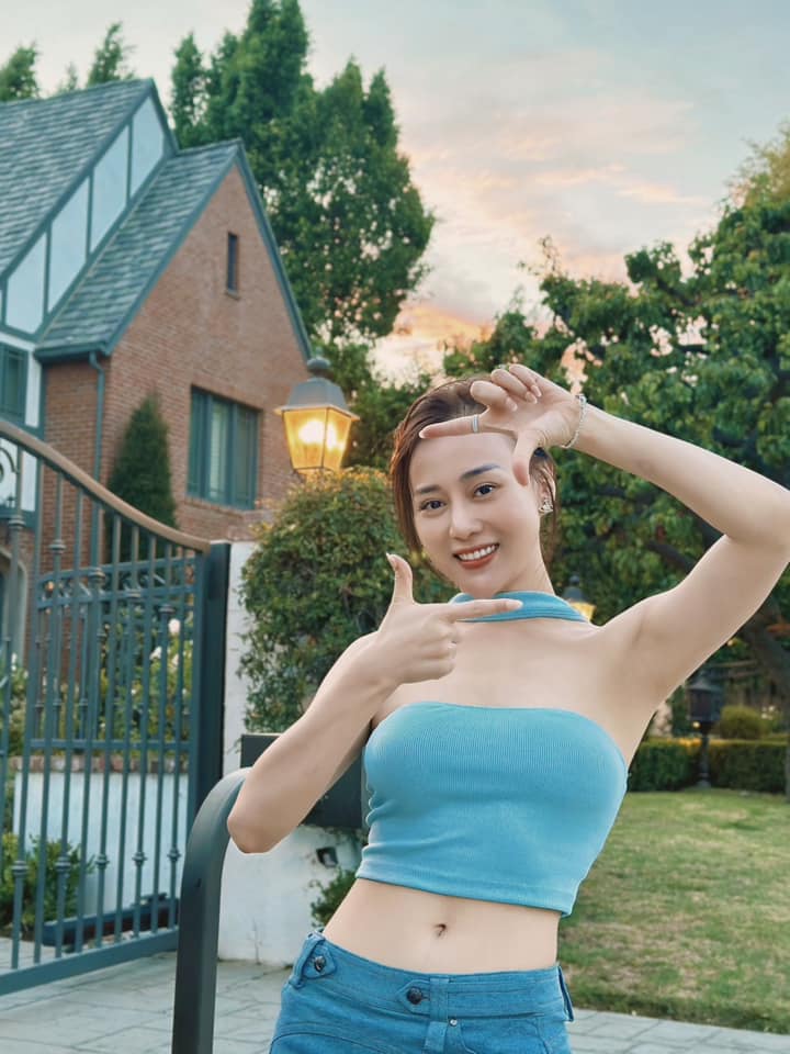 Phương Oanh xinh đẹp, rạng rỡ qua ống kính của ông xã