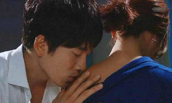 Những cuộc tình vụng trộm ngoài luồng của đàn ông, dù gây ra những hậu quả nặng nề nhưng nhiều người vẫn lao theo một cách mù quáng. Ảnh minh hoạ