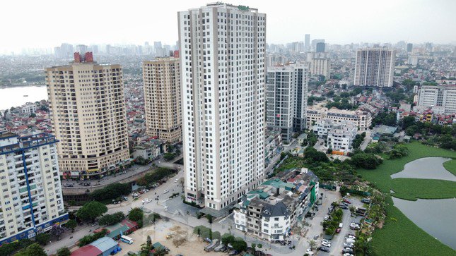Giá chung cư trên địa bàn Hà Nội neo cao, hiện giá bán sơ cấp căn hộ trung bình tại thị trường Hà Nội đạt 53 triệu/m2.