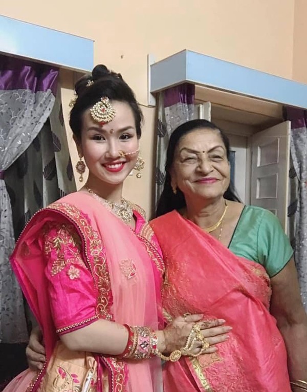 Mối quan hệ mẹ chồng con dâu kỳ lạ nhà Võ Hạ Trâm: Thích tặng vàng con dâu, ôm nhau thật chặt khi gặp mặt - 2