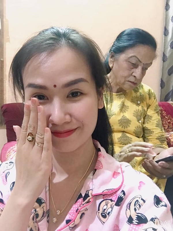 Mối quan hệ mẹ chồng con dâu kỳ lạ nhà Võ Hạ Trâm: Thích tặng vàng con dâu, ôm nhau thật chặt khi gặp mặt - 7