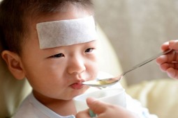 Để con không “bệnh chồng bệnh” giai đoạn giao mùa, cha mẹ cần nắm rõ 3 tiêu chí “vàng” chọn tăng đề kháng dưới đây!