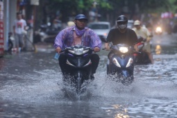 Tin tức trong ngày - Thời tiết ngày 1/8: Miền Bắc và miền Nam mưa lớn, miền Trung có nắng nóng