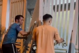 Pháp luật - 4 người dỡ cửa, đột nhập 1 căn nhà trong đêm ở Thủ Đức