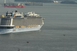 Thế giới - Trước khi đến Việt Nam, du thuyền hạng sang "lâu đài trên biển" gặp rắc rối ở Singapore