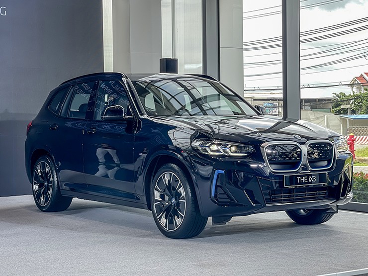 Cận cảnh mẫu xe điện BMW iX3 chính hãng lần đầu tiên xuất hiện tại Việt Nam - 1