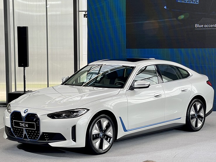 Chi tiết mẫu xe điện BMW i4 hoàn toàn mới vừa ra mắt tại Việt Nam - 1